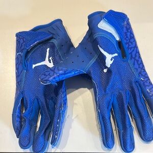 Jordan Blue and White Gloves for Ultimate Comfort 🏈🏈🏟️ Men’s Large.